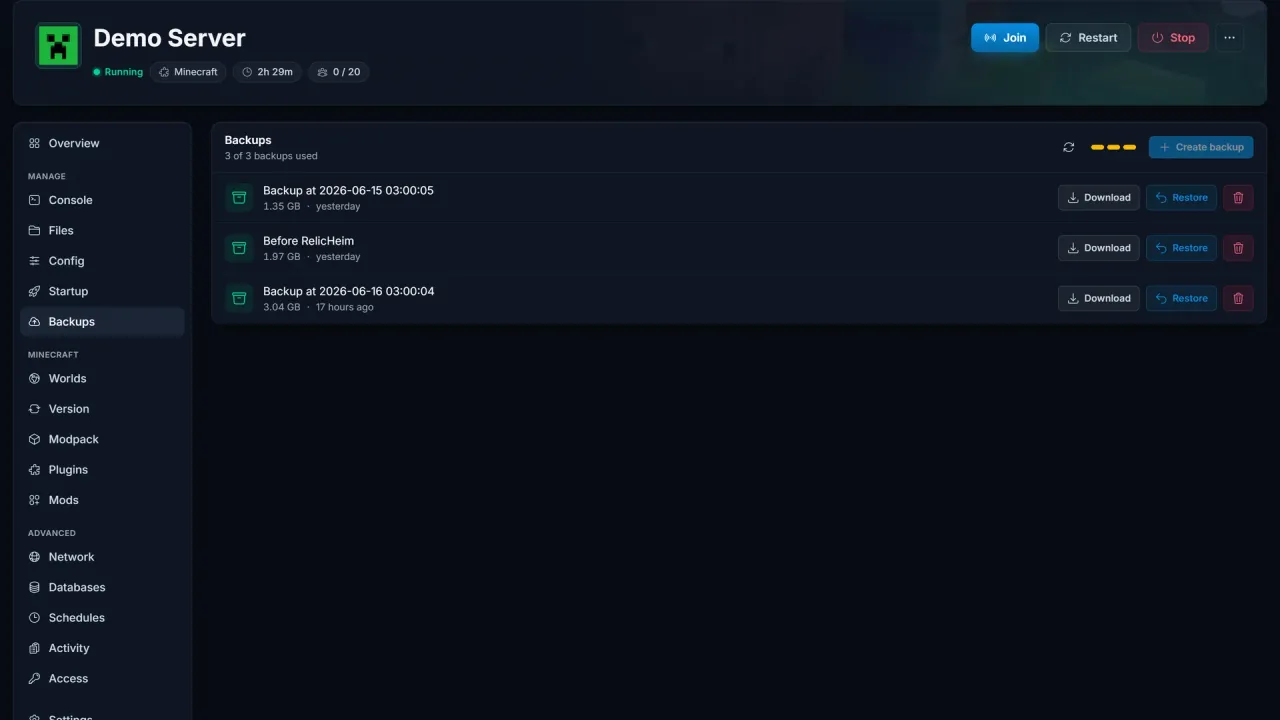 Backup-listen i SpillHosting-panelet med gendan- og download-handlinger